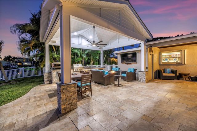 5166 HORSESHOE PLACE NE, St Petersburg, FL 33703