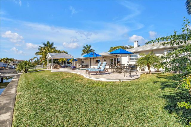 5166 HORSESHOE PLACE NE, St Petersburg, FL 33703