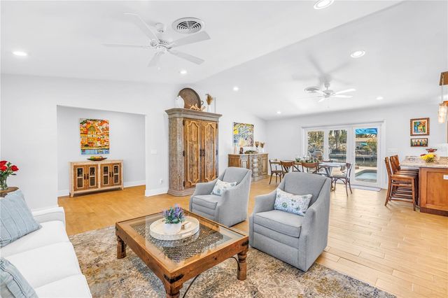 5166 HORSESHOE PLACE NE, St Petersburg, FL 33703