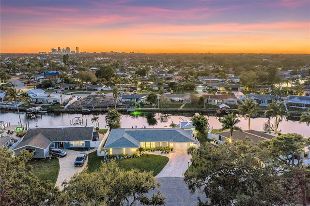 5166 HORSESHOE PLACE NE, St Petersburg, FL 33703