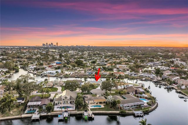 5166 HORSESHOE PLACE NE, St Petersburg, FL 33703