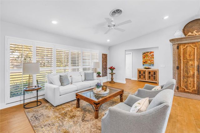 5166 HORSESHOE PLACE NE, St Petersburg, FL 33703