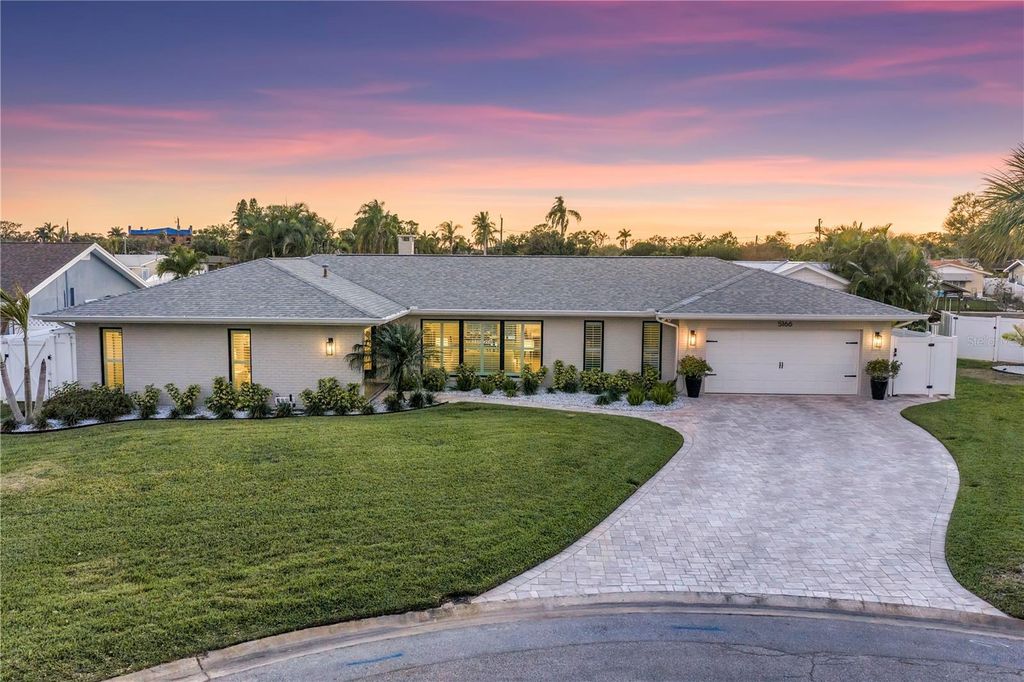 Image 1 of property listing at 5166 HORSESHOE PLACE NE, St Petersburg, FL 33703