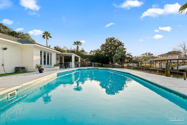 961 Aquamarine Dr, Gulf Breeze, FL 32563