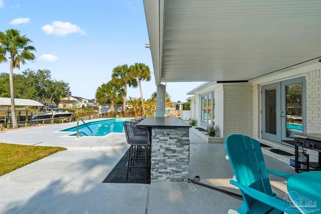 961 Aquamarine Dr, Gulf Breeze, FL 32563