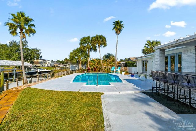 961 Aquamarine Dr, Gulf Breeze, FL 32563