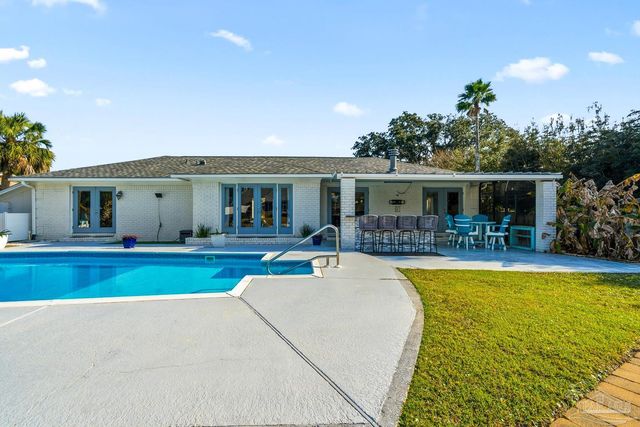 961 Aquamarine Dr, Gulf Breeze, FL 32563