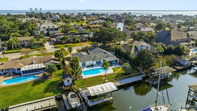 961 Aquamarine Dr, Gulf Breeze, FL 32563