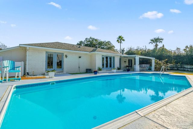 961 Aquamarine Dr, Gulf Breeze, FL 32563