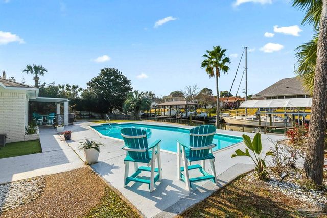 961 Aquamarine Dr, Gulf Breeze, FL 32563