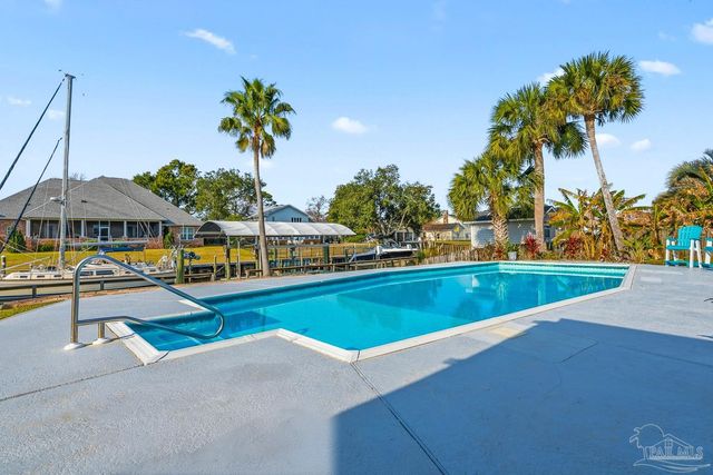 961 Aquamarine Dr, Gulf Breeze, FL 32563