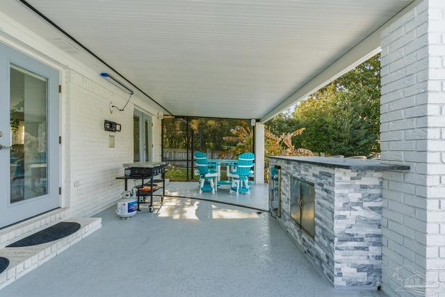 961 Aquamarine Dr, Gulf Breeze, FL 32563