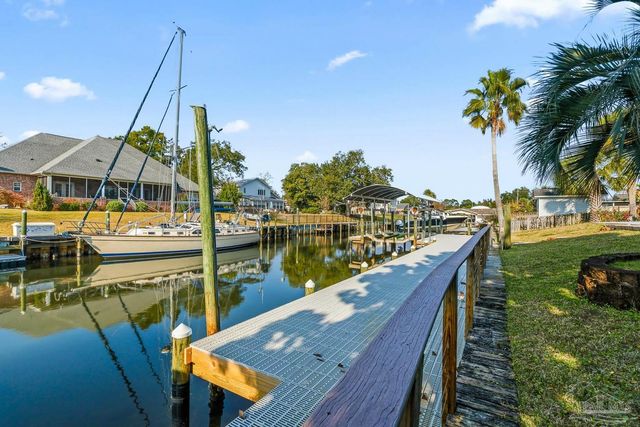 961 Aquamarine Dr, Gulf Breeze, FL 32563