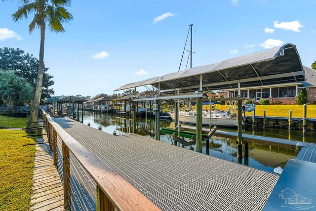 961 Aquamarine Dr, Gulf Breeze, FL 32563