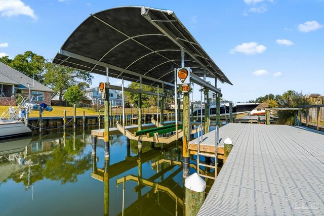 961 Aquamarine Dr, Gulf Breeze, FL 32563