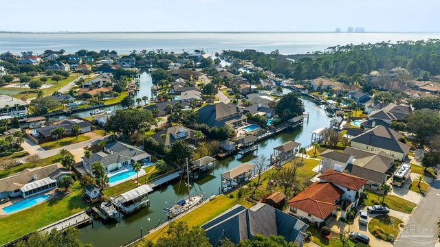 961 Aquamarine Dr, Gulf Breeze, FL 32563