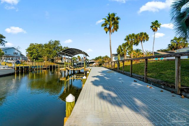 961 Aquamarine Dr, Gulf Breeze, FL 32563