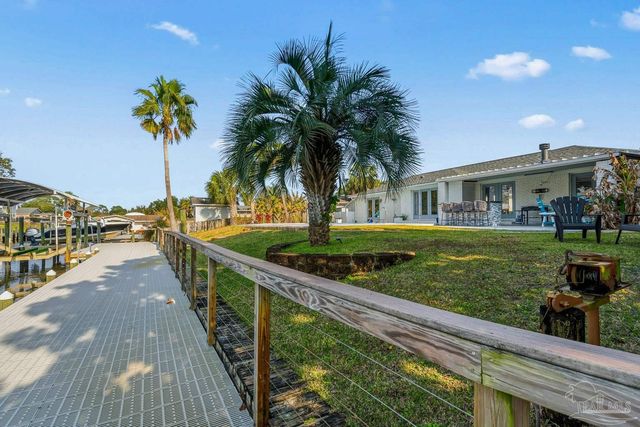 961 Aquamarine Dr, Gulf Breeze, FL 32563