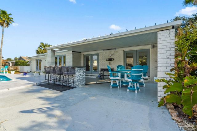 961 Aquamarine Dr, Gulf Breeze, FL 32563