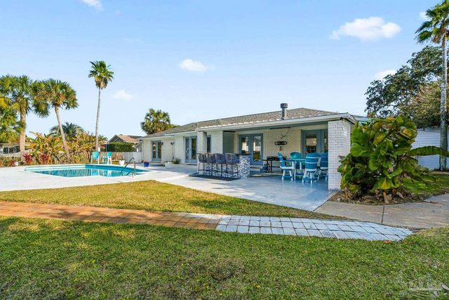 961 Aquamarine Dr, Gulf Breeze, FL 32563