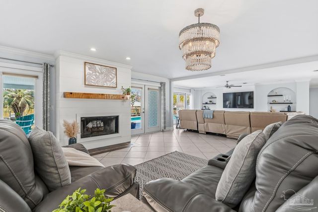 961 Aquamarine Dr, Gulf Breeze, FL 32563