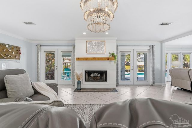 961 Aquamarine Dr, Gulf Breeze, FL 32563