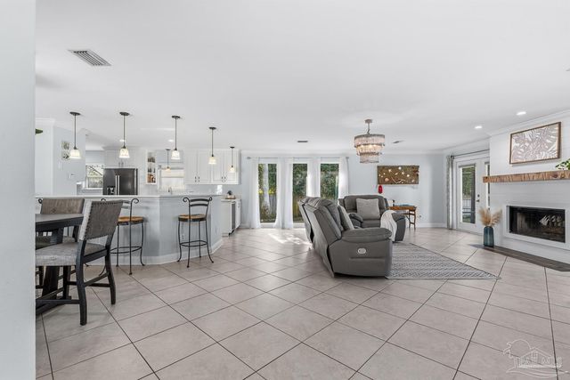 961 Aquamarine Dr, Gulf Breeze, FL 32563
