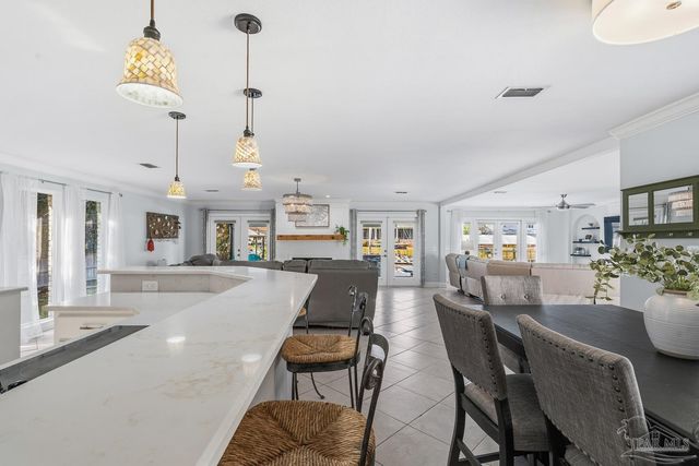 961 Aquamarine Dr, Gulf Breeze, FL 32563