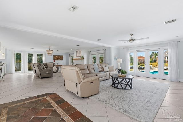 961 Aquamarine Dr, Gulf Breeze, FL 32563