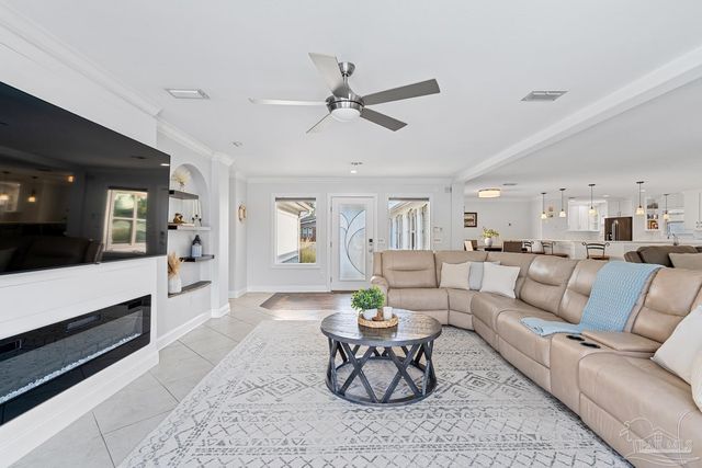 961 Aquamarine Dr, Gulf Breeze, FL 32563