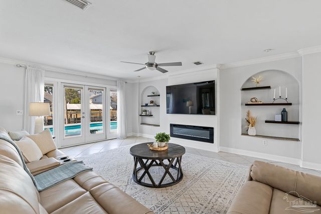 961 Aquamarine Dr, Gulf Breeze, FL 32563