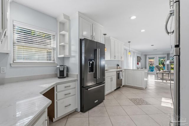 961 Aquamarine Dr, Gulf Breeze, FL 32563