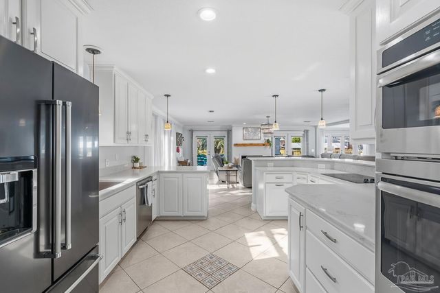 961 Aquamarine Dr, Gulf Breeze, FL 32563