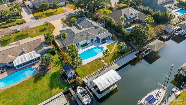 961 Aquamarine Dr, Gulf Breeze, FL 32563