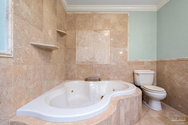 961 Aquamarine Dr, Gulf Breeze, FL 32563