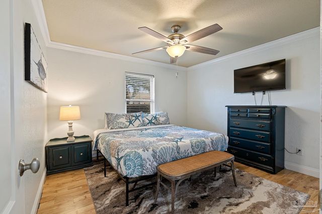 961 Aquamarine Dr, Gulf Breeze, FL 32563