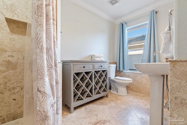 961 Aquamarine Dr, Gulf Breeze, FL 32563