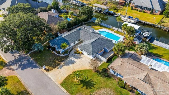 961 Aquamarine Dr, Gulf Breeze, FL 32563
