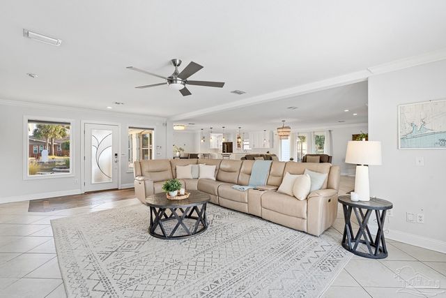 961 Aquamarine Dr, Gulf Breeze, FL 32563