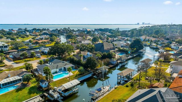 961 Aquamarine Dr, Gulf Breeze, FL 32563