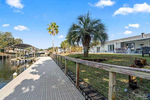 961 Aquamarine Dr, Gulf Breeze, FL 32563