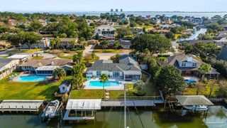 961 Aquamarine Dr, Gulf Breeze, FL 32563