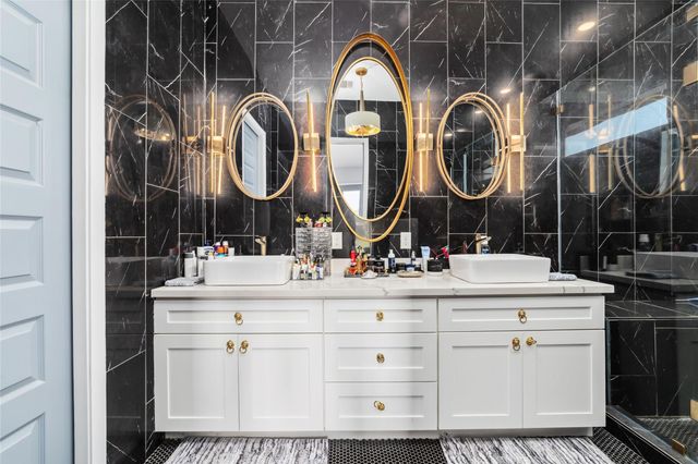 8826 Houston Falls Lane, Richmond, TX 77407