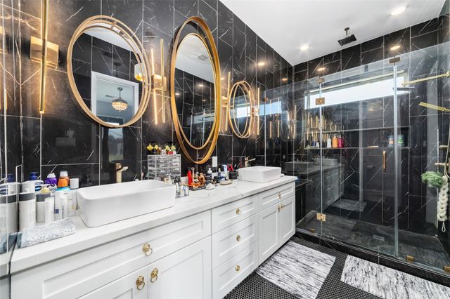 8826 Houston Falls Lane, Richmond, TX 77407