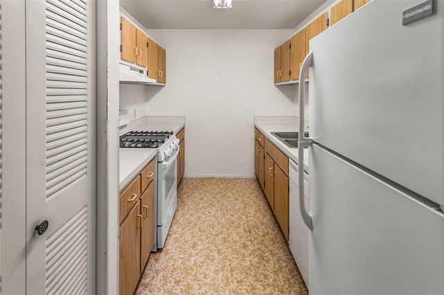 2065 ISLE ROYALE COURT SE 141, Winter Haven, FL 33880