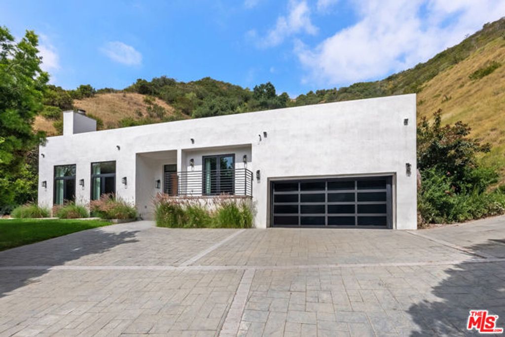 1739 San Ysidro Drive, Beverly Hills, CA 90210