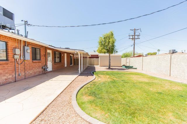 8050 E Clarendon Avenue, Scottsdale, AZ 85251