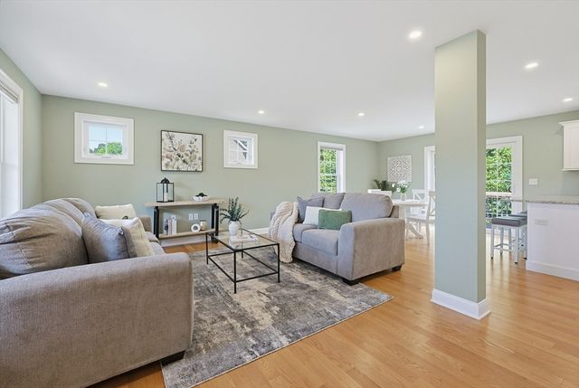 8 Preservation Way, Attleboro, MA 02703