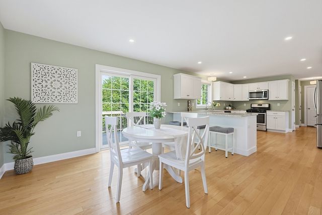 8 Preservation Way, Attleboro, MA 02703