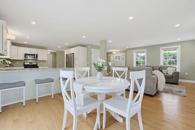 8 Preservation Way, Attleboro, MA 02703